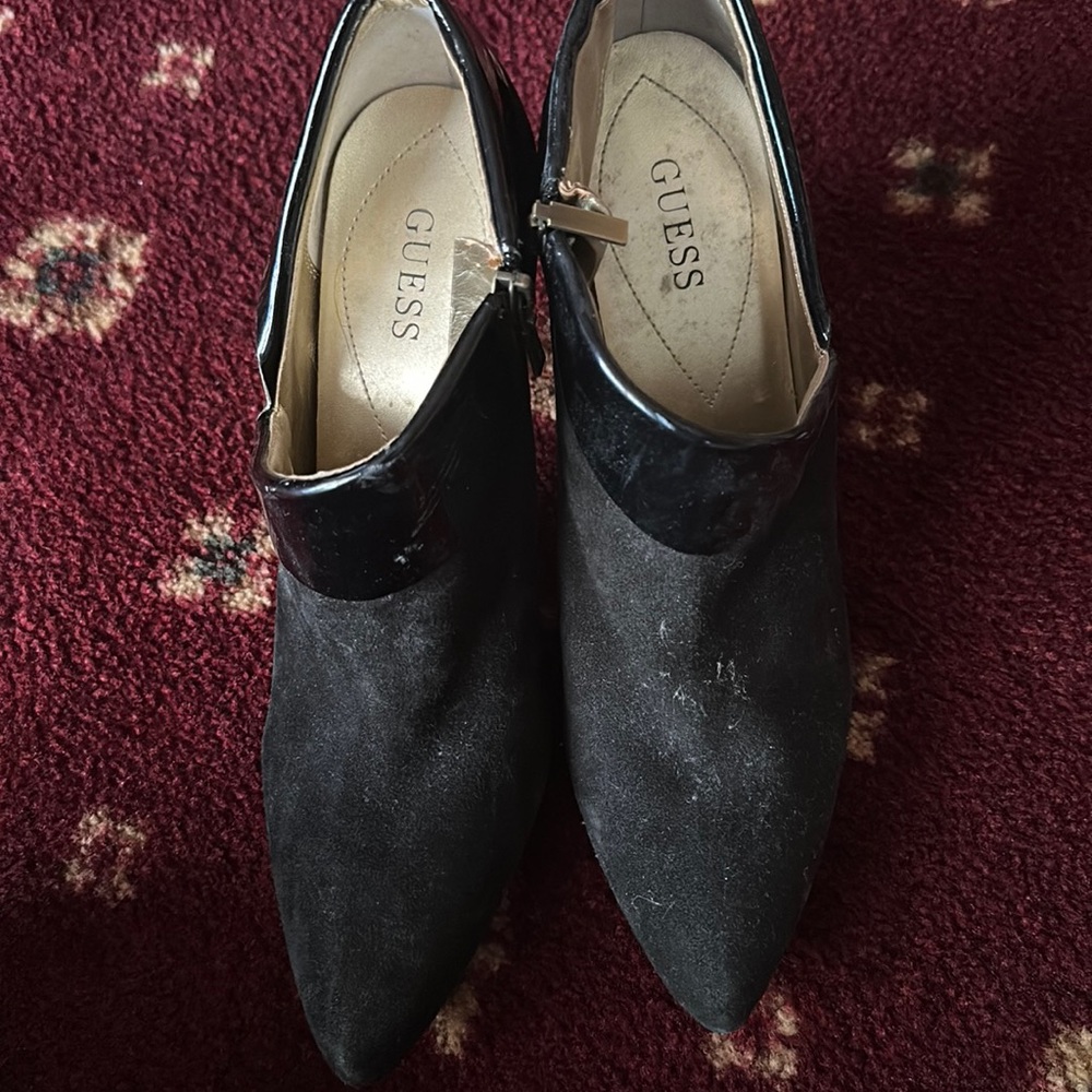 A guess heel bootie black size 9 1/2